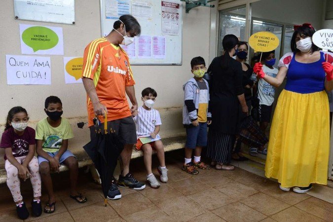  19/02/2022 Crédito: Marcelo Ferreira/CB/D.A Press. Brasil. Brasilia - DF - Vila Planalto, vacinação de crianças contra a Covid 19.