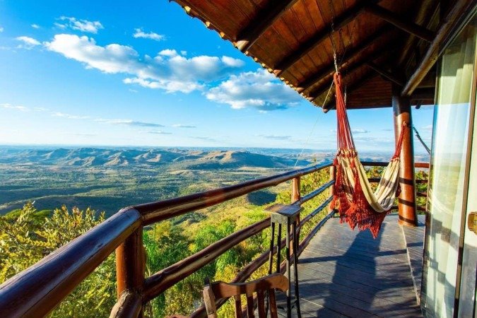 O visual estonteante convida para um descanso na rede da sacada e um bom papo