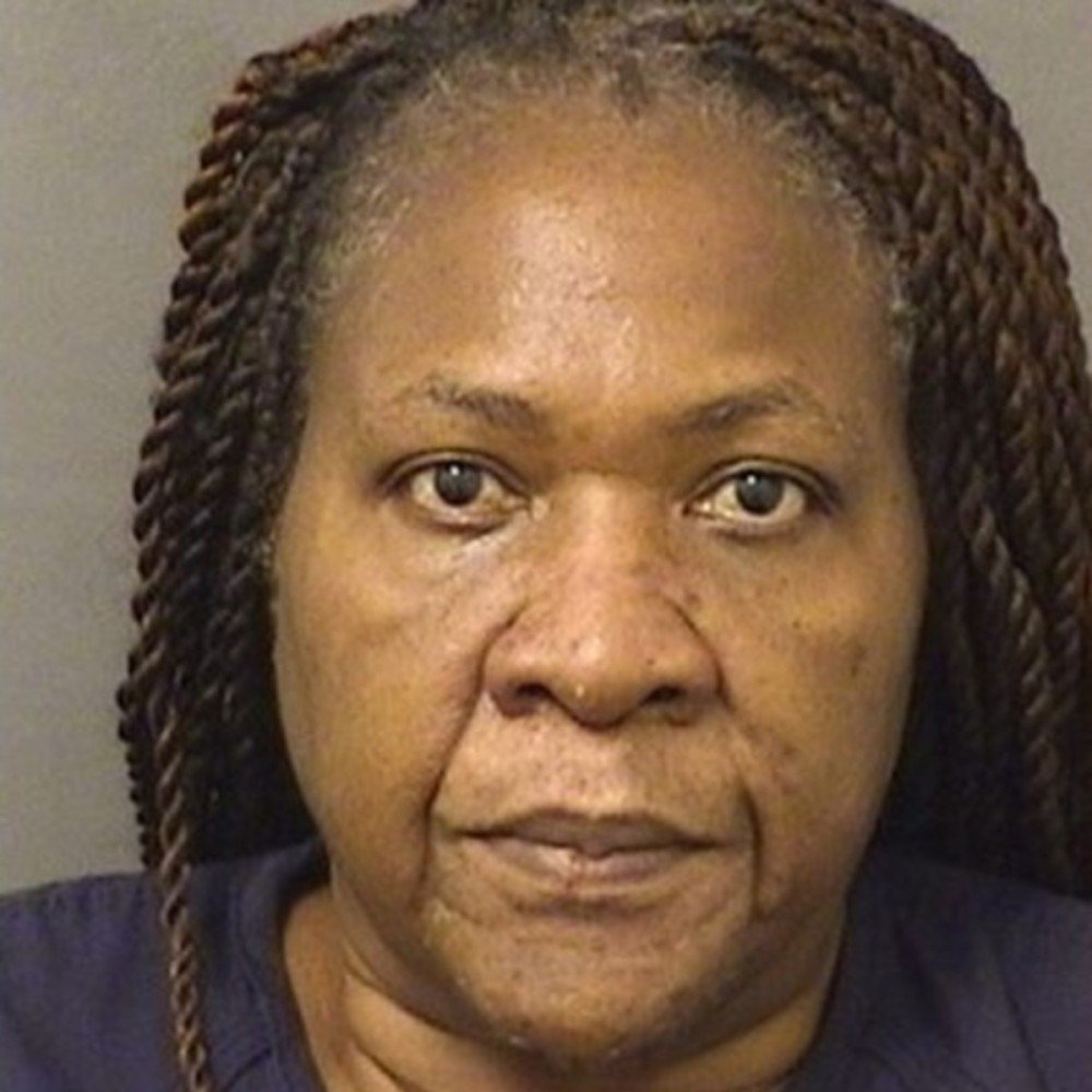 Idosa mata marido deficiente com 140 facadas nos Estados Unidos