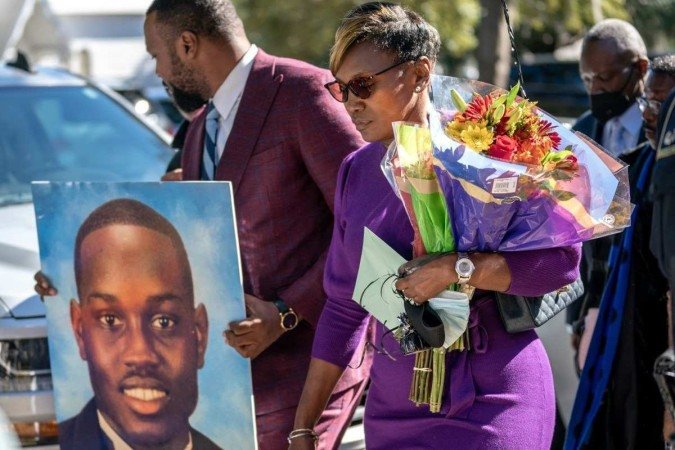 Travis McMichael, seu pai Gregory McMichael e seu vizinho William Bryan foram condenados pela morte violenta de Ahmaud Arbery - (crédito: AFP) Travis McMichael, seu pai Gregory McMichael e seu vizinho William Bryan foram condenados pela morte violenta de Ahmaud Arbery - (crédito: AFP)