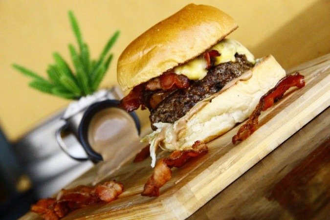 Hambúrguer de costela do road Burguer