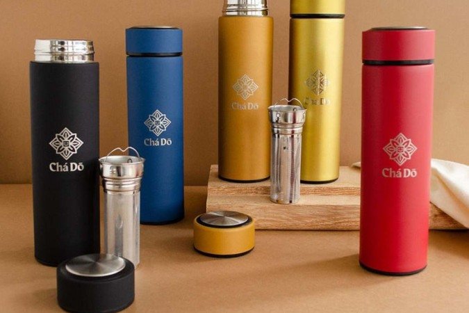 Garrafa Térmica com Infusor de Chá Inox Tarsila (500 ml), da Chá Do (R$ 179)