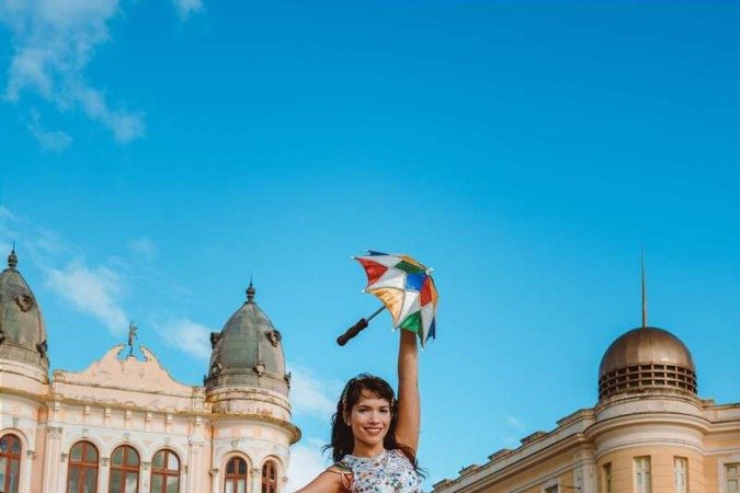 Catharina Leocárdio tem aulas de frevo três vezes na semana e ensaia aos sábados e domingos. No carnaval, intensifica os treinos para dar conta das apresentações que participa.
