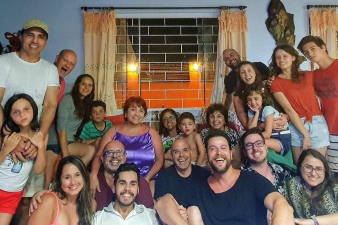 A família completa do brother: pai, mãe, madrasta e todos os irmãos de Gustavo - (crédito: arquivo pessoal) A família completa do brother: pai, mãe, madrasta e todos os irmãos de Gustavo - (crédito: arquivo pessoal)