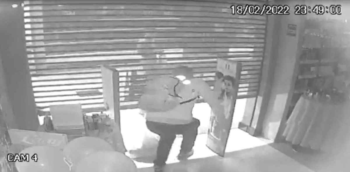 Vídeo: ladrões invadem loja de perfume e furtam R$ 80 mil em produtos no DF