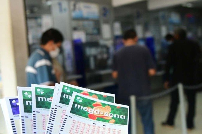  23/02/2022. Crédito: Ed Alves/CB/D.A Press. Brasil. Brasília - DF. Cidades. Mega-Sena acumulada. 