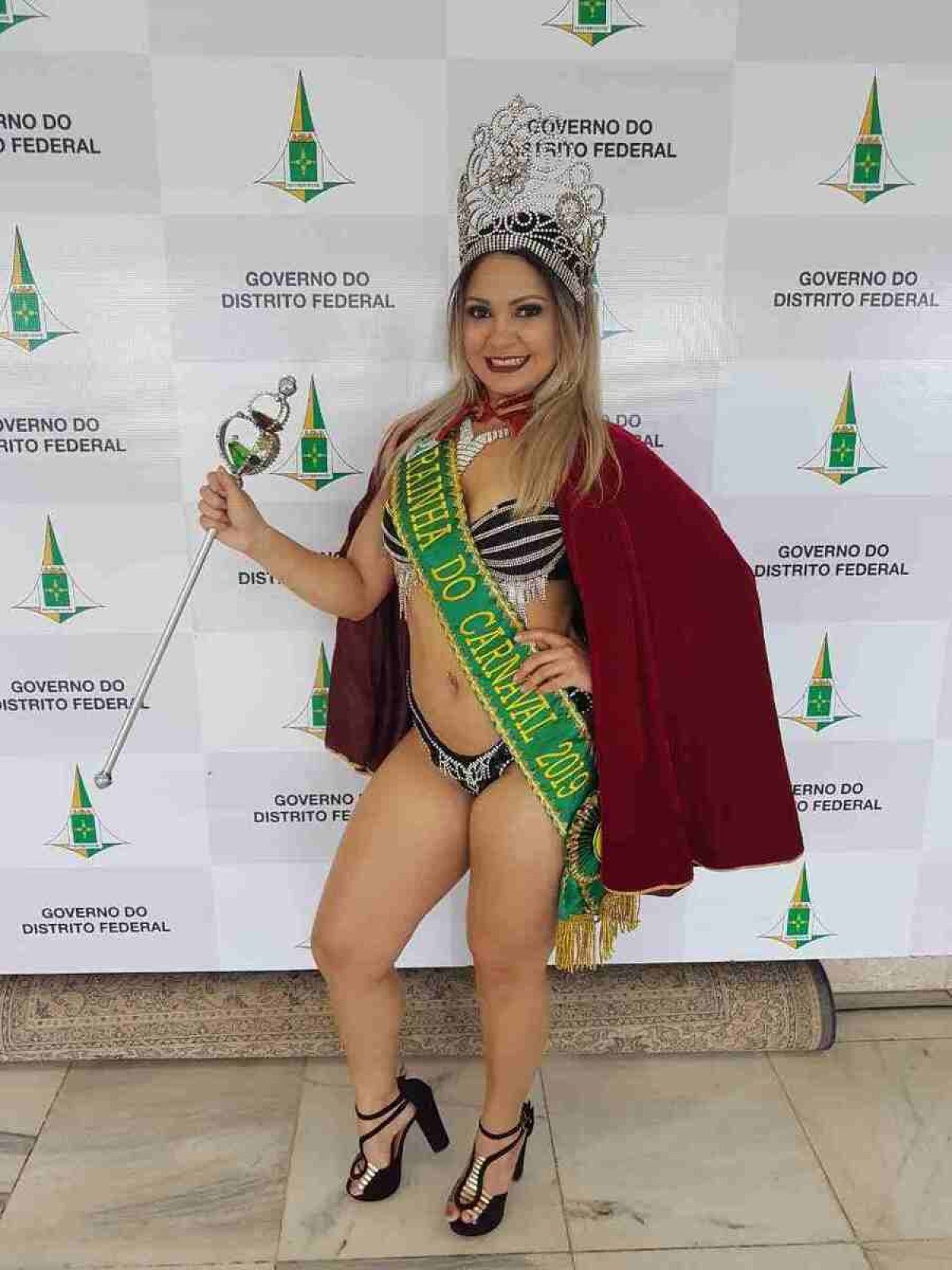  Aline Nel, 32 anos e moradora de Taguatinga é a atual Rainha no Reinado de Momo, eleita em 2015. 