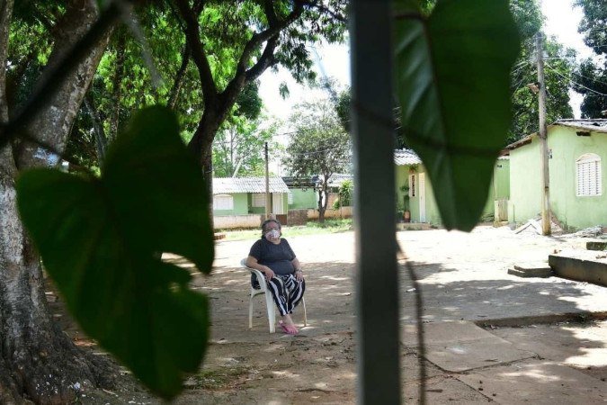  24/02/2022. Crédito: Ed Alves/CB/D.A Press. Brasil. Brasília - DF. Cidades. Izabel Cristina Guimaraes trabalha na instituição há 16 anos. Qualquer doação de móveis, roupas, brinquedos e alimentos ajuda a comunidade