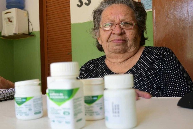  24/02/2022. Crédito: Ed Alves/CB/D.A Press. Brasil. Brasília - DF. Cidades. Moradores com HIV da Fraternidade Lucas Evangelista utilizam medicamentos antirretrovirais para o controle do vírus. 