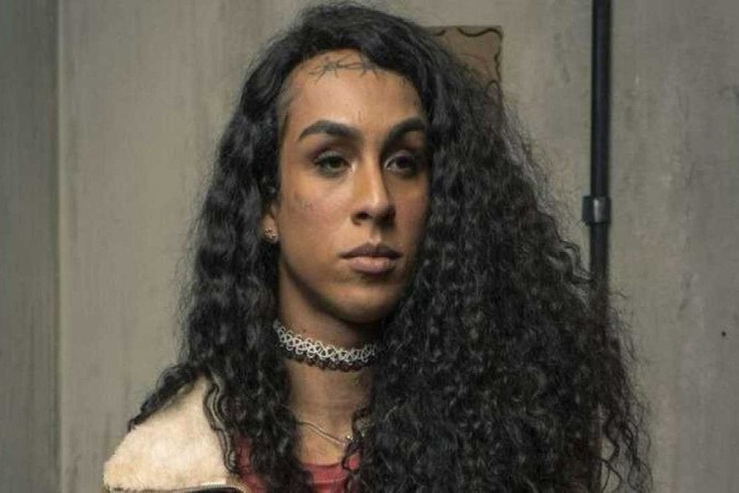 Linn da Quebrada sofre transfobia e é chamada de 'troço' em podcast