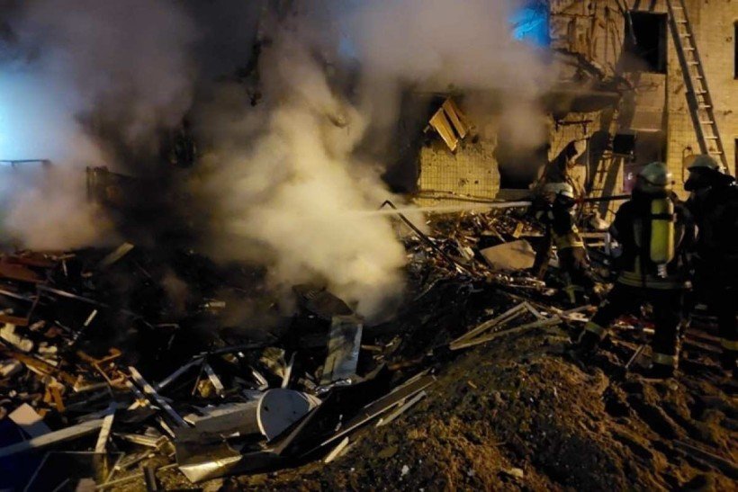  Firefighters extinguish a blaze at a damaged residential building at Koshytsa Street, a suburb of the Ukrainian capital Kyiv, early on February 25, 2022. - Invading Russian forces pressed deep into Ukraine as deadly battles reached the outskirts of Kyiv, with explosions heard in the capital early Friday that the besieged government described as 'horrific rocket strikes'. The blasts in Kyiv set off a second day of violence after Russian President Vladimir Putin defied Western warnings to unleash a full-scale ground invasion and air assault that quickly claimed dozens of lives and displaced at least 100,000 people. (Photo by Handout / UKRAINE EMERGENCY MINISTRY PRESS SERVICE / AFP) / RESTRICTED TO EDITORIAL USE - MANDATORY CREDIT 'AFP PHOTO / Ukraine Emergency Ministry press service / handout' - NO MARKETING - NO ADVERTISING CAMPAIGNS - DISTRIBUTED AS A SERVICE TO CLIENTS
      