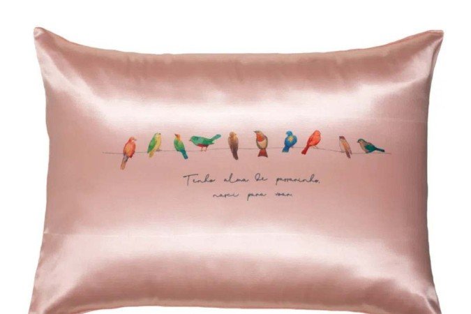 Fronha de cetim anti frizz com estampa de passarinhos, da Bio Extratus (R$ 34,90) 