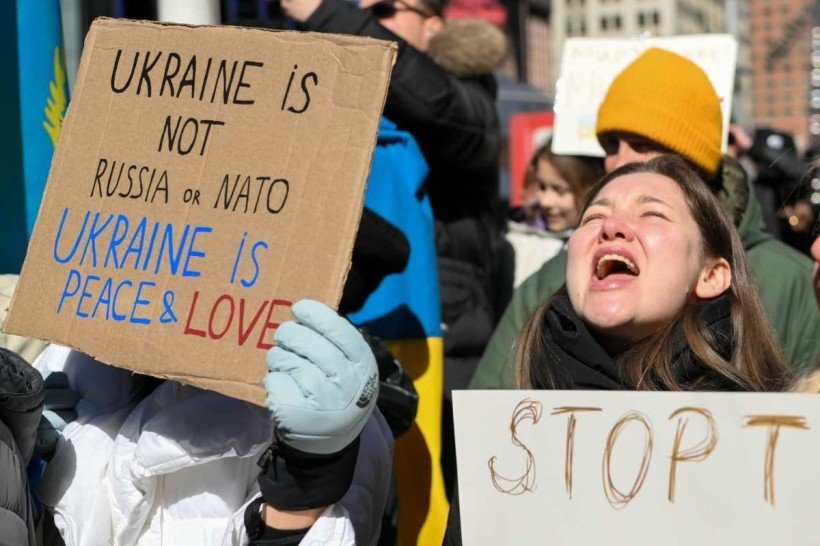  NEW YORK, NEW YORK - FEBRUARY 26: Hundreds of people gather for a 'Stand With Ukraine' rally in Times Square on February 26, 2022 in New York City. Ukrainians, Ukrainian-Americans and allies gathered to show support for Ukraine and protest against the Russian invasion.   Alexi Rosenfeld/Getty Images/AFP== FOR NEWSPAPERS, INTERNET, TELCOS & TELEVISION USE ONLY ==
      