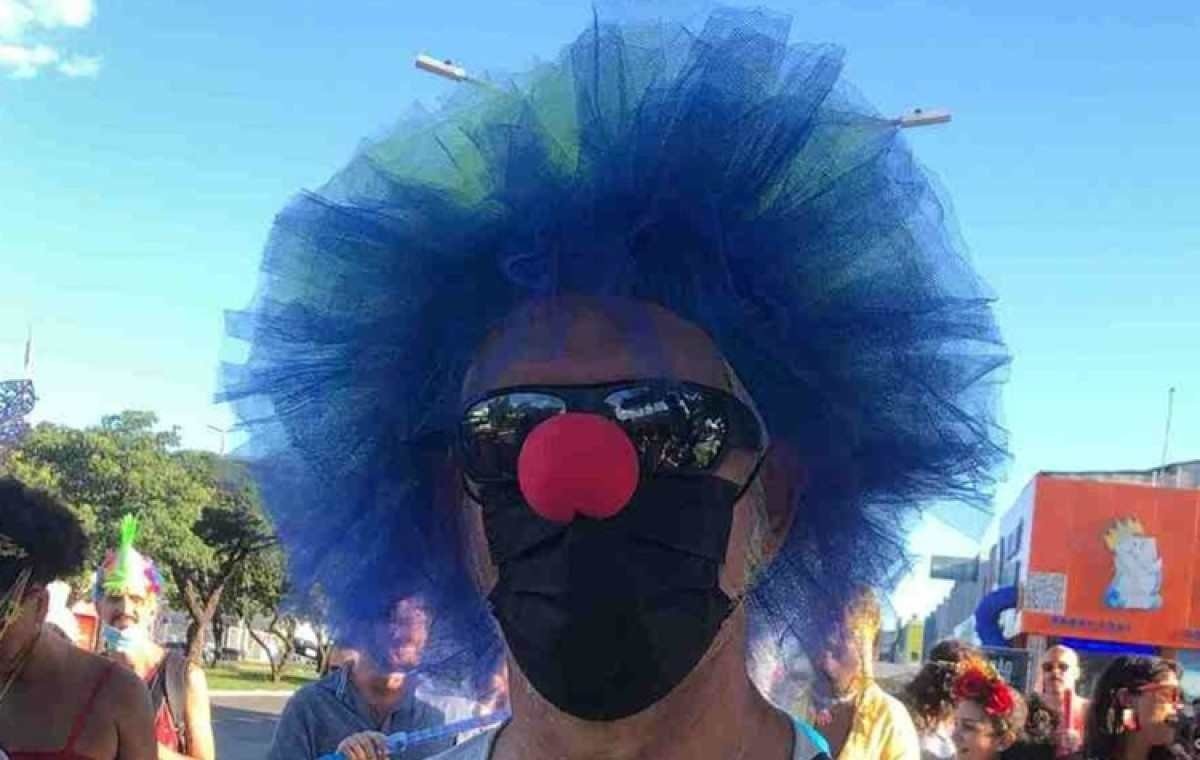 Vídeo: bloco de carnaval reúne cerca de 250 pessoas na 706 Norte