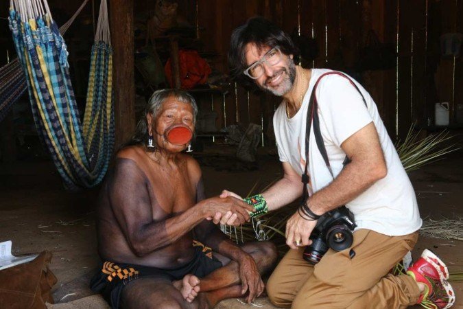 Fotógrafo Ricardo Stuckert durante a produção das imagens do livro Povos originários - Guerreiros do tempo