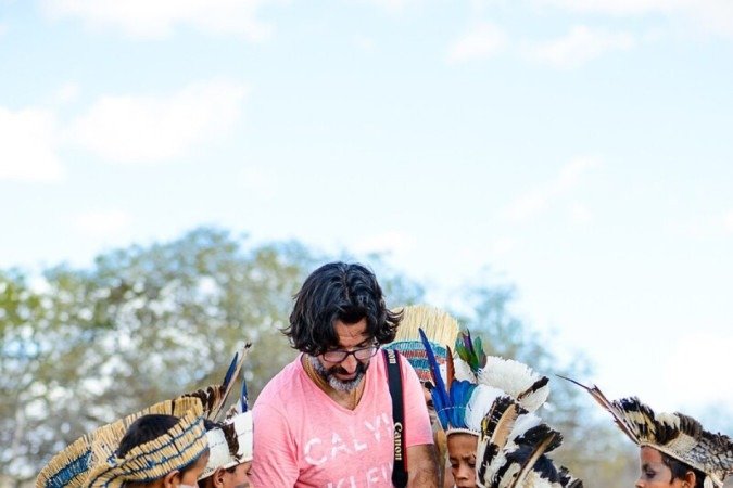 Fotógrafo Ricardo Stuckert durante a produção das imagens do livro Povos originários - Guerreiros do tempo