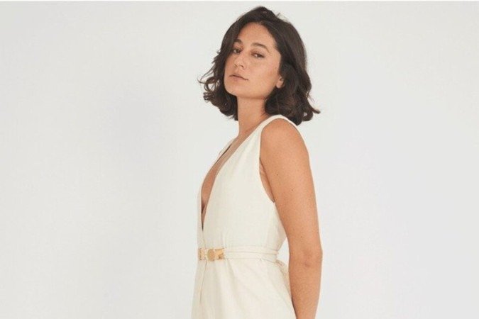 Colete com faixa regulável, da Loja Tres (R$ 269)