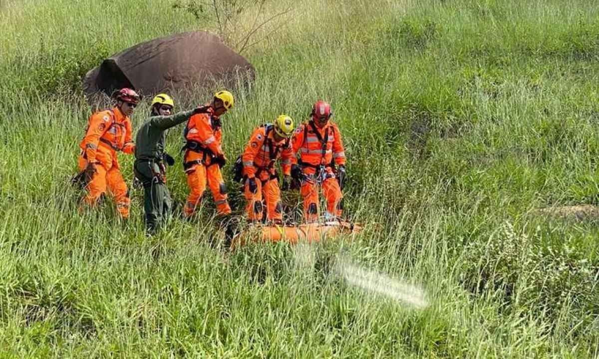 Piloto morre após queda de parapente em Governador Valadares; vídeo