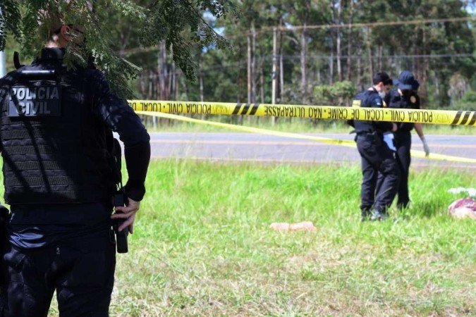Mulher foi encontrada morta na DF 001 - Entre a Torre Digital e Itapua. - (crédito: Ed Alves/CB) Mulher foi encontrada morta na DF 001 - Entre a Torre Digital e Itapua. - (crédito: Ed Alves/CB)