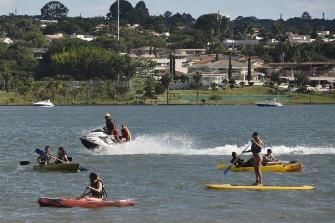 Ano começa com quatro acidentes envolvendo embarcações. Lei distrital enumera as atividades permitidas no espelho d'água