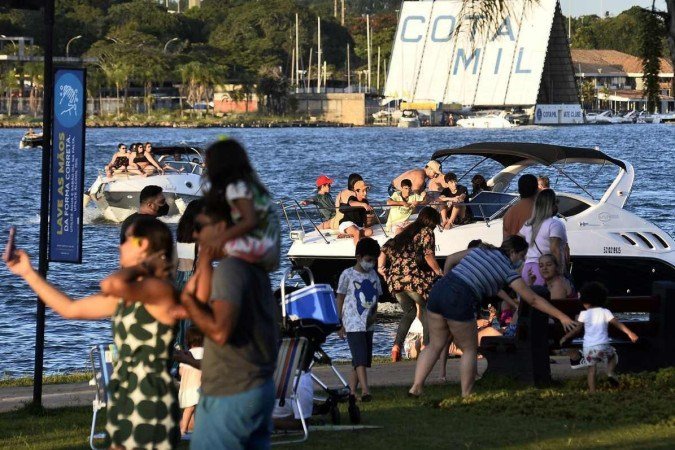  01/03/2022 Crédito: Minervino Júnior/CB/D.A Press. Brasil.  Brasilia - DF. Movimentação no Pontão do Lago Sul no último dia de carnaval.