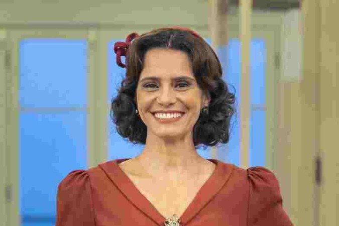 Malu Galli como Violeta na primeira fase da novela Além da ilusão