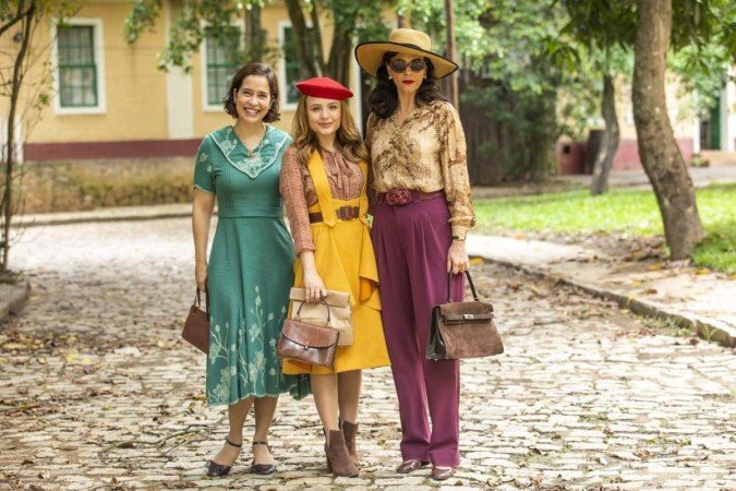 Paloma Duarte, Larissa Manoela e Malu Galli como Heloísa, Isadora e Violeta na segunda fase da novela Além da ilusão