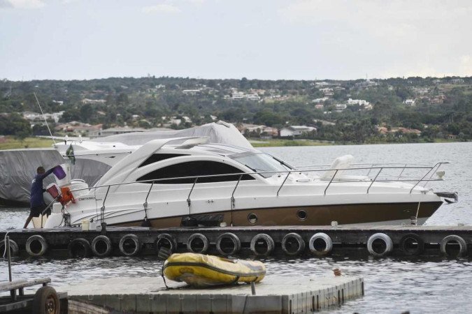  02/03/2022 Crédito: Minervino Júnior/CB/D.A Press. Brasil.  Brasilia - DF. Embarcações náuticas no Lago Paranoá suíte do caso dos acidentes no período do carnaval. Vila Náutica.