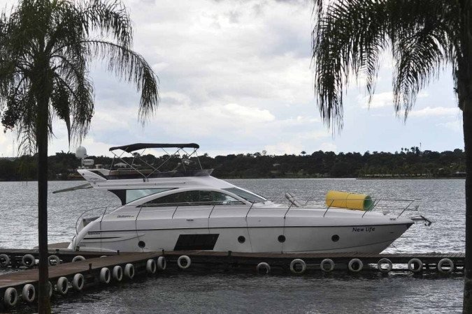  02/03/2022 Crédito: Minervino Júnior/CB/D.A Press. Brasil.  Brasilia - DF. Embarcações náuticas no Lago Paranoá suíte do caso dos acidentes no período do carnaval. New Life embarcação no Pier próximo ao Clube Cota Mil.