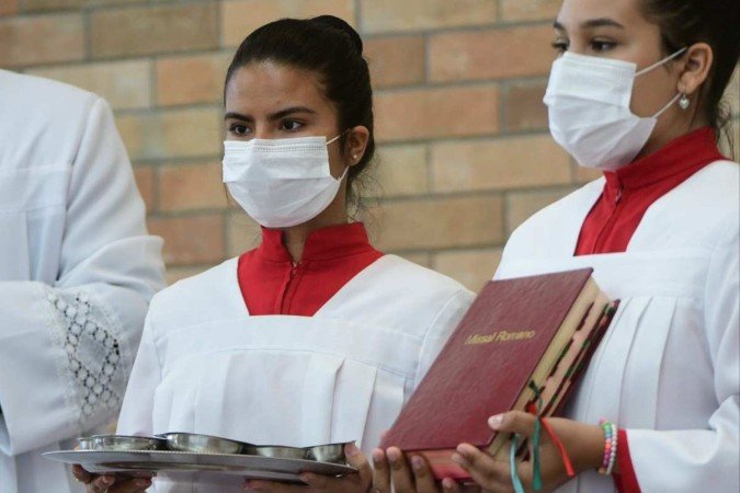 Fiéis celebram Quarta-Feira de Cinzas na Paróquia São José, no Guará I 