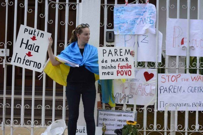 Manifestação pela paz na Embaixada da Ucrânia nesta quarta-feira (2/3)