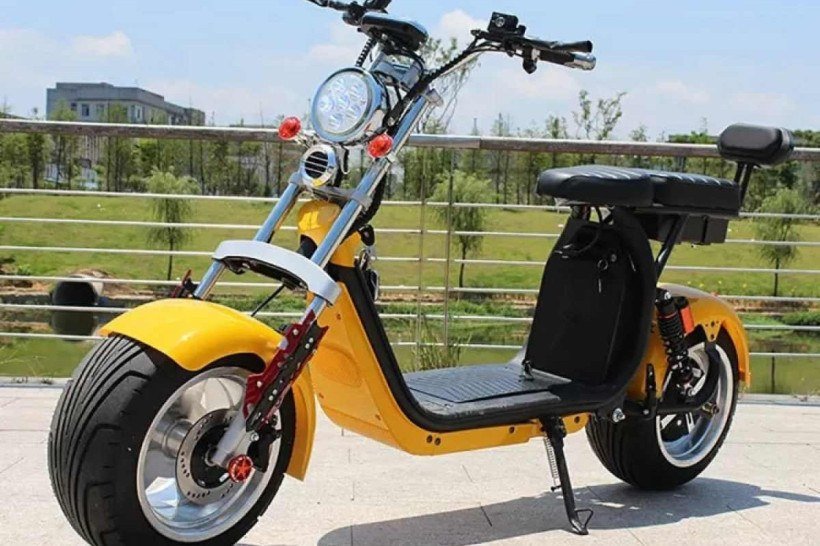 Modelo de patinete elétrico de Robinho, um X12 3.000W, é considerado um veículo ciclomotor e deve ter registro no departamento de trânsito brasileiro, o que o ex-jogador não tinha