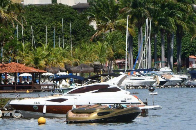Embarcações para lazer, como lanchas, motos aquáticas, jet skis, barcos e veleiros de pequeno porte, podem ser piolotados por maiores de 18 anos que possuam Arrais-Amador - (crédito: Ed Alves/CB) Embarcações para lazer, como lanchas, motos aquáticas, jet skis, barcos e veleiros de pequeno porte, podem ser piolotados por maiores de 18 anos que possuam Arrais-Amador - (crédito: Ed Alves/CB)