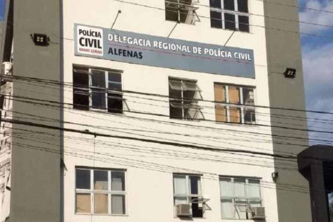 Prisão do homem que tentou matar a ex-mulher, por estar estar grávida é preso por policiais de Alfenas - (crédito: PCMG) Prisão do homem que tentou matar a ex-mulher, por estar estar grávida é preso por policiais de Alfenas - (crédito: PCMG)