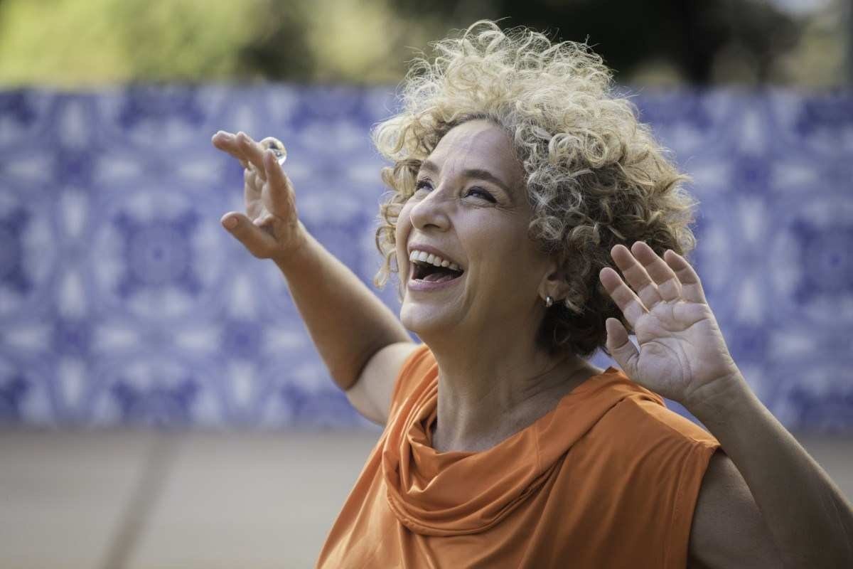 Sexta musical retorna com show 'Entre poesia e canções' de Sandra Duailibe