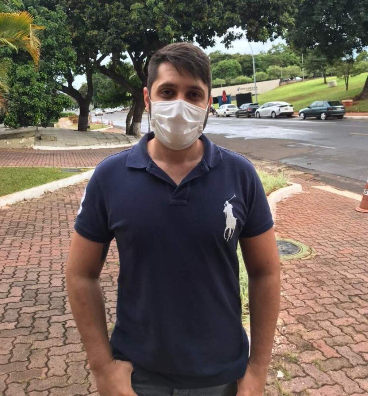 Claudio Campos, 34, acha que não é o momento adequado para flexibilizar o uso de máscaras em locais abertos no DF