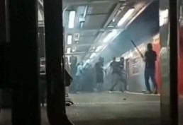Bebê de sete meses cai nos trilhos do metrô durante briga entre torcidas em SP