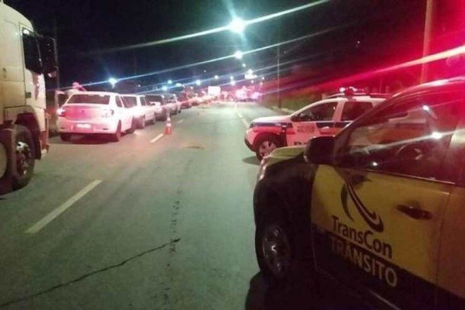 Trânsito foi interditado na Via Expressa para o socorro às vítimas - (crédito: Transcon/Divulgação) Trânsito foi interditado na Via Expressa para o socorro às vítimas - (crédito: Transcon/Divulgação)