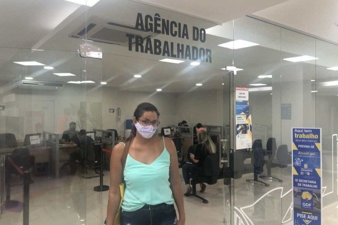 Denise Jesus, 37 anos, mora no Cruzeiro, e está desempregada desde o mês passado, quando foi desligada de uma empresa onde trabalhava como atendente. O contrato era indeterminado. Ela não tem filhos e mora com a mãe e a tia. A mãe também está sem emprego e a tia é aposentada.