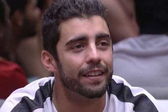 O surfista supostamente teria sido flagrado após as comemorações do aniversário do jogador Vini Jr., saindo com uma mulher misteriosa - (crédito: Reprodução/TV Globo) O surfista supostamente teria sido flagrado após as comemorações do aniversário do jogador Vini Jr., saindo com uma mulher misteriosa - (crédito: Reprodução/TV Globo)