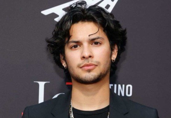 Xolo nasceu em Los Angeles e tem ascendência latina.