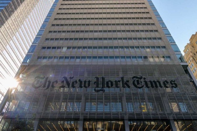  (FILES) In this file photo taken on February 01, 2022, The New York Times Building in New York . - The New York Times on March 8, 2022, announced its editorial staff was pulling out of Russia over Moscow's punitive new media law, following other outlets that have withdrawn over safety concerns. Russian authorities have blocked several independent media outlets, and last week moved to impose harsh jail terms for 