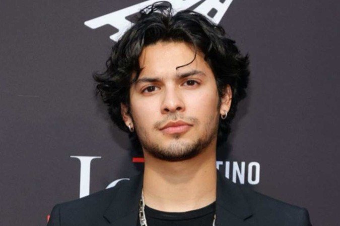 Xolo nasceu em Los Angeles e tem ascendência latina.