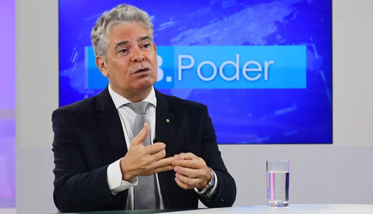 Passaporte vacinal será obrigatório na volta ao presencial, diz procurador-geral