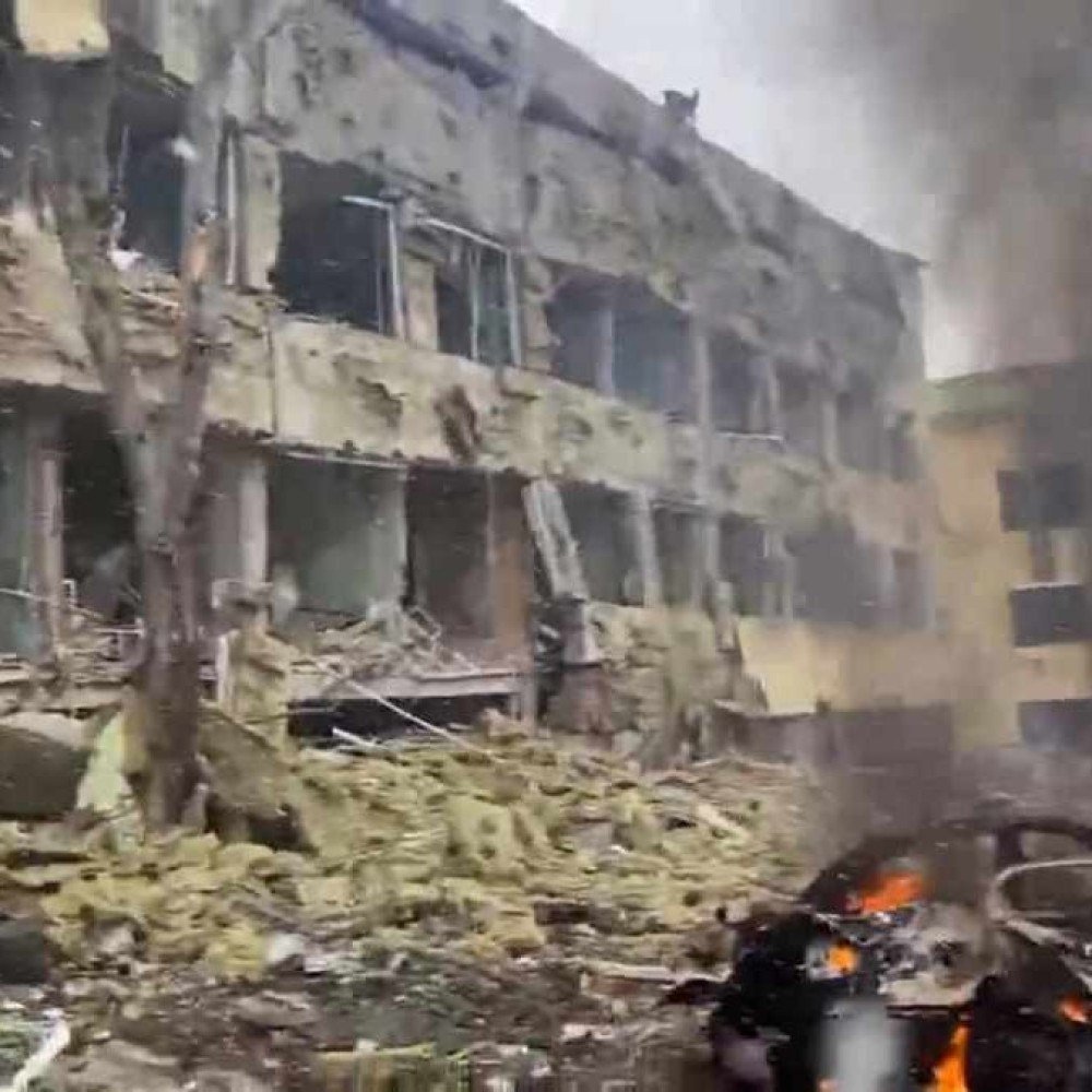 Bombardeio destrói hospital pediátrico em Mariupol, na Ucrânia      