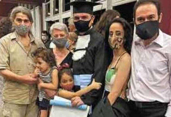 O dia da formatura de Khaled na PUC Minas se transformou em marco de barreiras vencidas e inesquec&iacute;vel oportunidade para toda a fam&iacute;lia