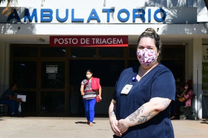 Enfermeira do Hran, Dimitria Lemos conta que nunca havia visto tantas pessoas nas unidades de saúde em busca de atendimento - (crédito: Ed Alves/CB) Enfermeira do Hran, Dimitria Lemos conta que nunca havia visto tantas pessoas nas unidades de saúde em busca de atendimento - (crédito: Ed Alves/CB)