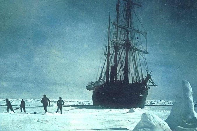 O Endurance ficou preso no gelo marinho durante meses antes de afundar em 1915 - (crédito: Getty Images/SPRI) O Endurance ficou preso no gelo marinho durante meses antes de afundar em 1915 - (crédito: Getty Images/SPRI)