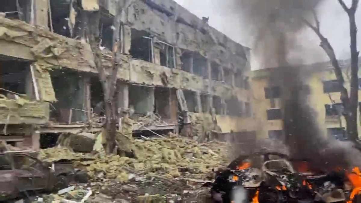Bombardeio destrói hospital pediátrico em Mariupol, na Ucrânia      