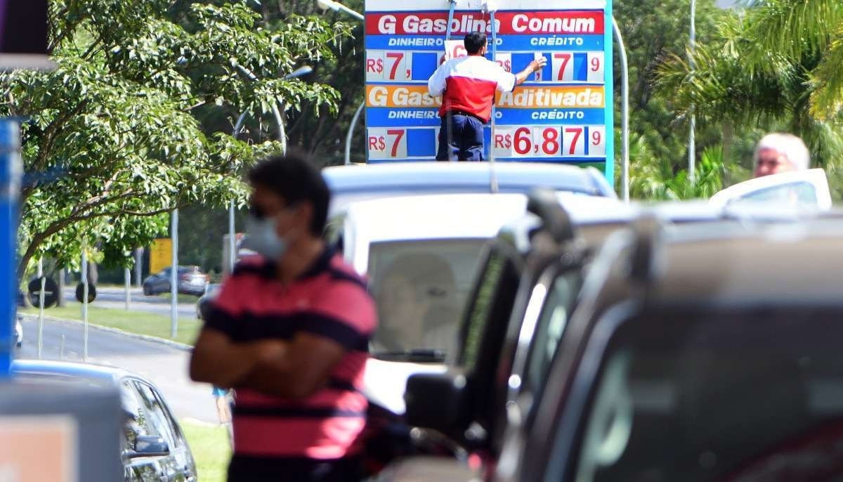 Lucro da Petrobras traz a marca da inflação recorde dos combustíveis, diz FUP